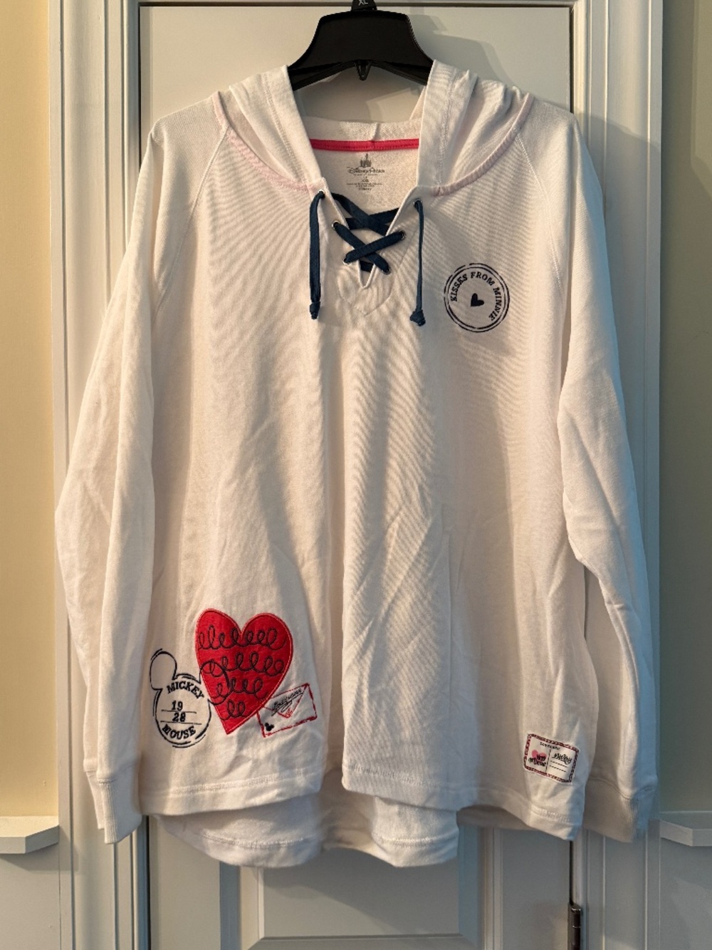 NWOT Women's Disney Parks Mickey White Valentine Sweatshirt Hoodie XXL